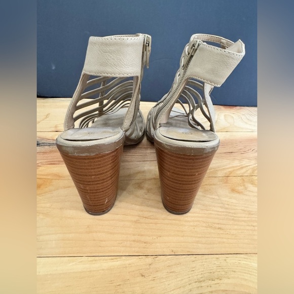 Women’s Revamped Block Heel Caged Strap Design Open Toe Fall Heels Size 9 - Picture 4 of 6